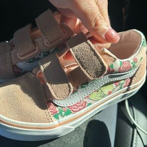 Girl toddlers size 11 Frog Princess 👑